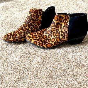 Half calf hair leopard print half suede booties